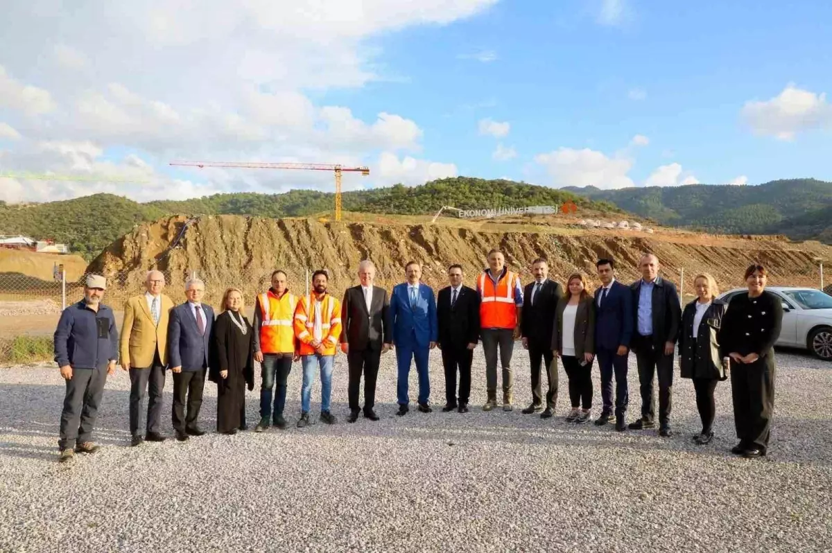 İzmir Ekonomi Üniversitesi Güzelbahçe Kampüsü İnşaatında İncelemeler Yapıldı